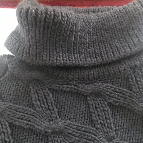 Mini knit Poncho - Picture 6 of 7